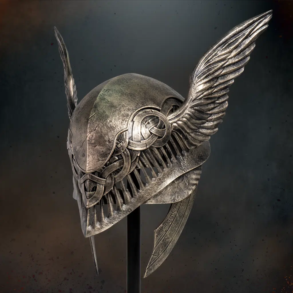 Wer sich für die ganz große Version entscheidet, bekommt diese Helm-Replik im 1:1 Maßstab (inklusive Ständer) dazu. Wer sich für die ganz große Version entscheidet, bekommt diese Helm-Replik im 1:1 Maßstab (inklusive Ständer) dazu.
