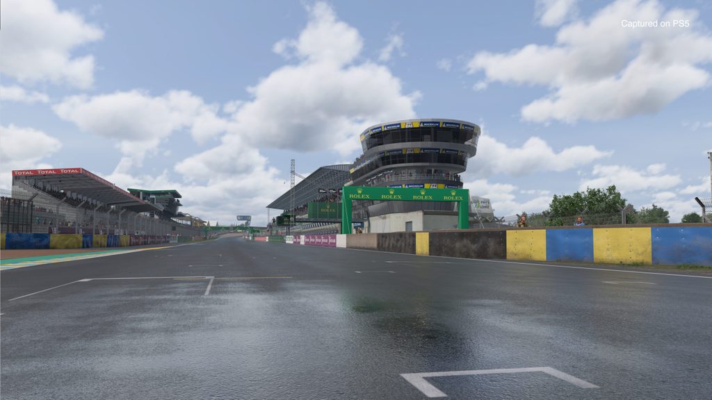 Gran Turismo 7 Bildergalerie. Quelle: Sony / Polyphony Digital Weather Change Sarthe 02 Legal scaled 1